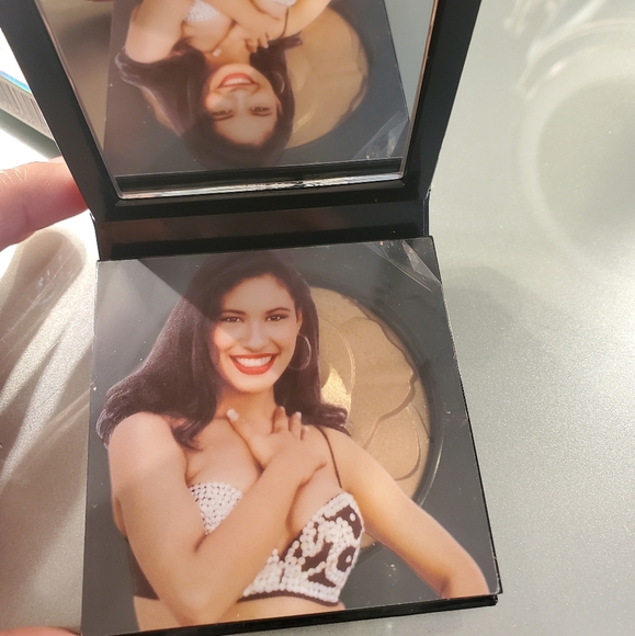 Selena Mac Cosmetic - Picture 3 of 3